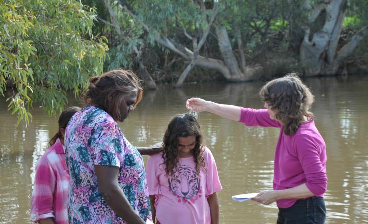 Members of the Oodnadatta faith community with Moderator Dr Deidre Palmer (right) during the 2016 Easter pilgrimage.